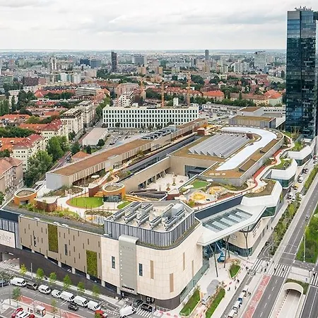 Nivy Weekend Free Parking -1 Min To Nivy Mall And Bus Station * Bratislava