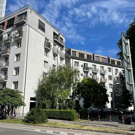 Nivy Weekend Free Parking -1 Min To Nivy Mall And Bus Station * Bratislava