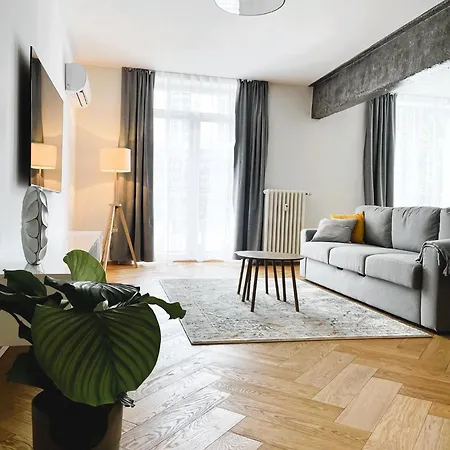 Nivy Weekend Free Parking -1 Min To Nivy Mall And Bus Station Bratislava